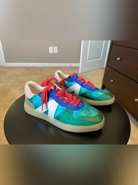 Mia
Vesta Sneakers